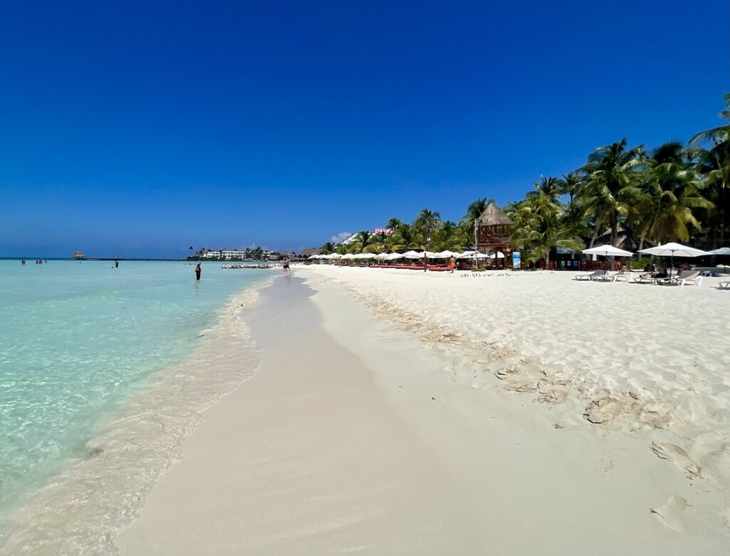 Find the perfect day at the beach with Mapchick's Isla Mujeres app.