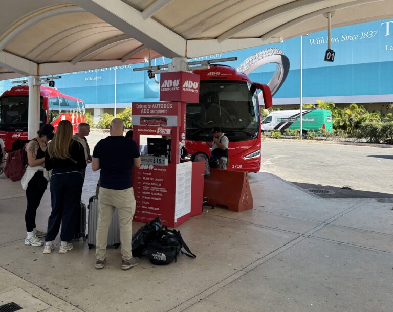 Bus from the airport to Puerto Juarez